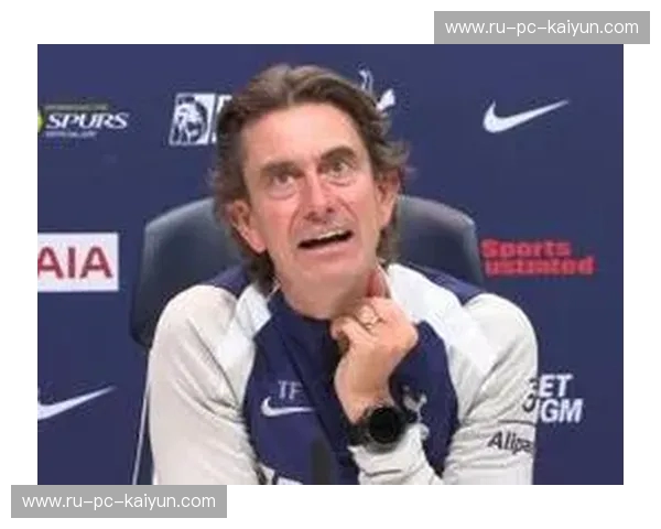 绿茵史诗：希伯尼安与布隆德比的宿命对决，足球信仰的呐喊